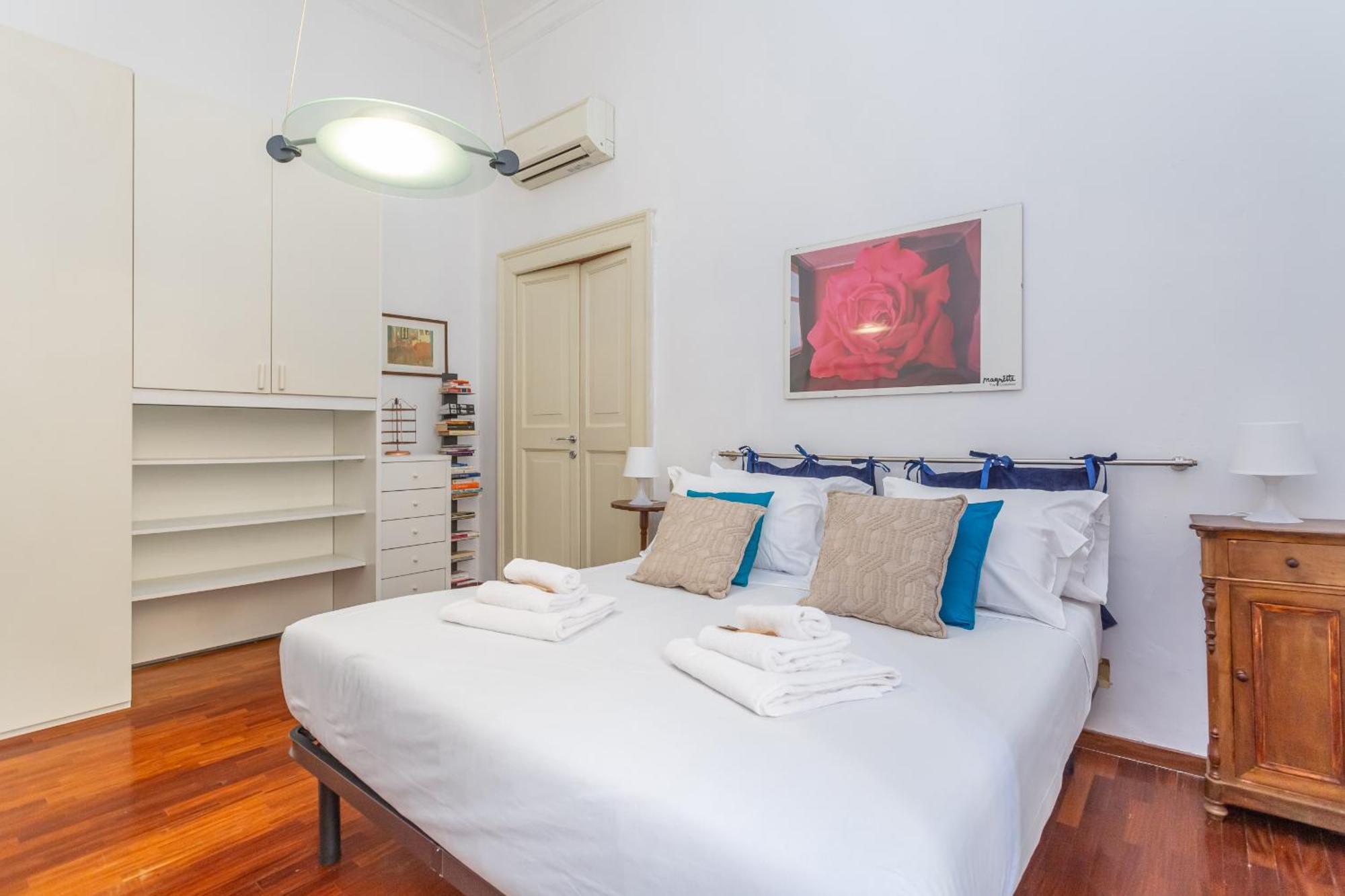 Spanish Steps Purple Retreat Apartment *